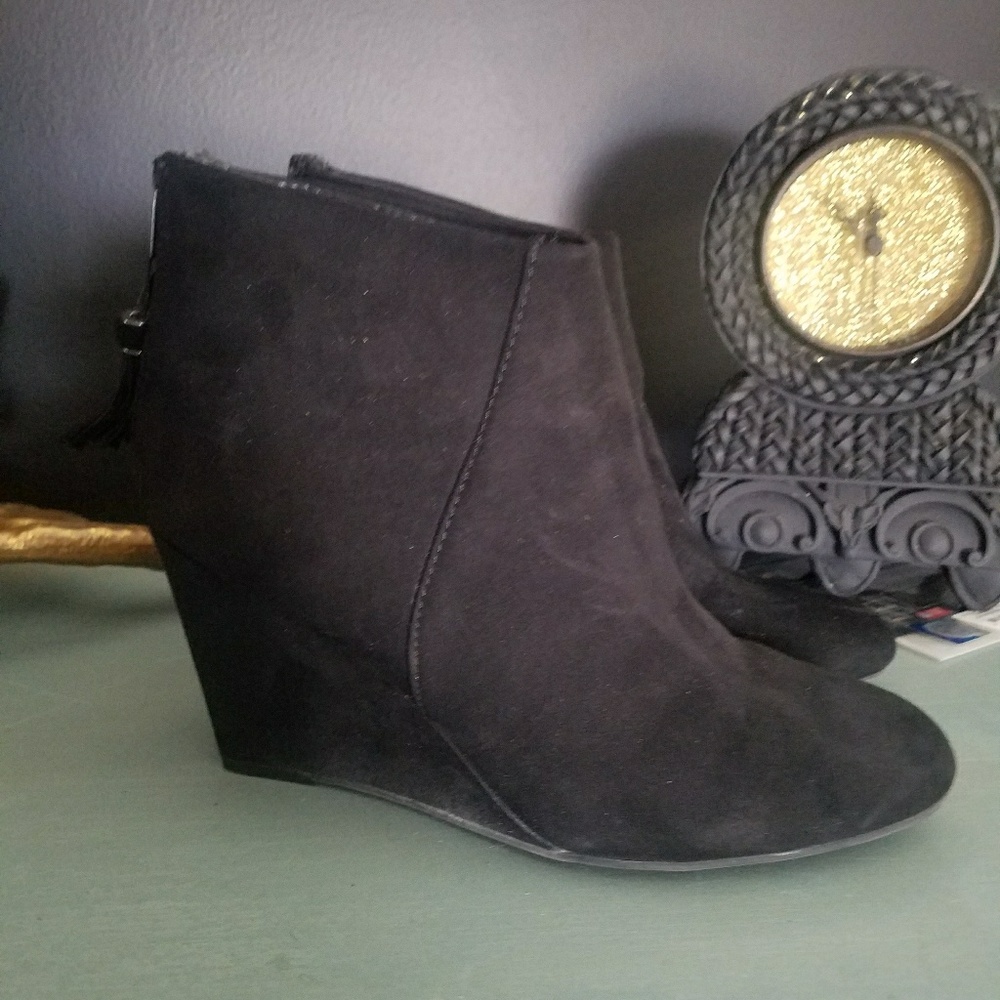 Black suede wedge sz 9